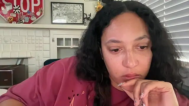 Snapshot of dreamyriri chatting on 02-18-26, 12:17 dreamyriri online show from 02-18-26, 12:17