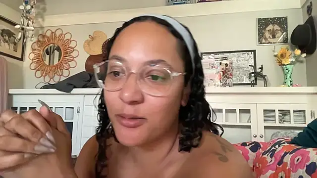 Snapshot of dreamyriri chatting on 03-12-26, 06:47 dreamyriri online show from 03-12-26, 06:47