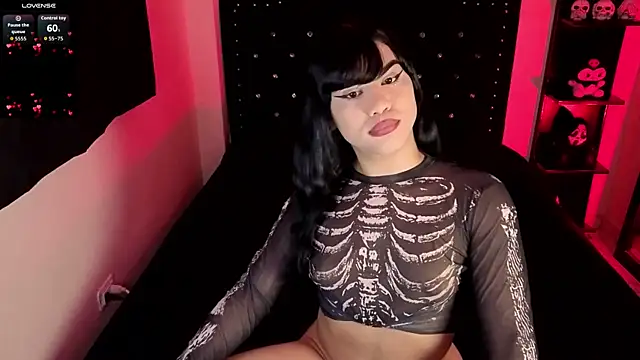 My vampire Mia online show from 04-28-26, 07:02