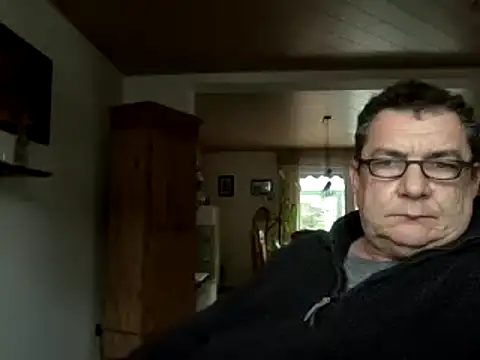 Snapshot of Nobbie444 chatting on 03-11-26, 12:33 Nobbie444 online show from 03-11-26, 12:33