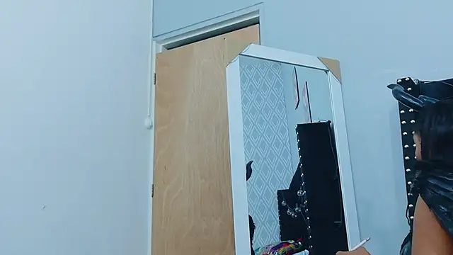 colombiamommy online show from 10-31-25, 12:39