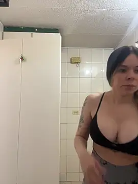 Snapshot of carolina16love chatting on 06-18-26, 08:35 carolina16love online show from 06-18-26, 08:35