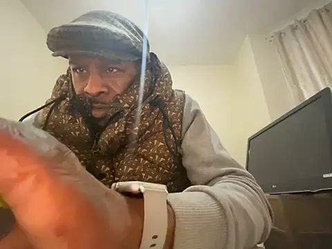 Snapshot of CuzzyB69 chatting on 03-10-25, 05:18 CuzzyB69 online show from 03-10-25, 05:18