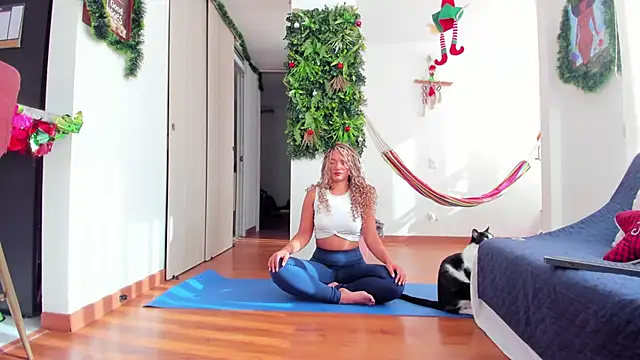 karlye 5 online show from 12-17-24, 01:05