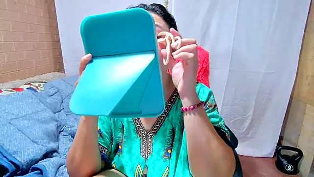 Snapshot of M_e_c_e_l chatting on 02-20-25, 10:59 M e c e l online show from 02-20-25, 10:59