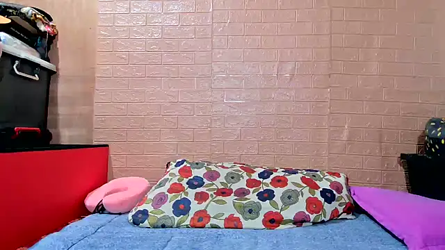 Snapshot of M_e_c_e_l chatting on 10-10-25, 07:35 M e c e l online show from 10-10-25, 07:35