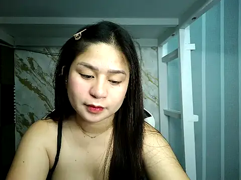 Snapshot of Mia_2022 chatting on 09-27-25, 02:22 Mia 2022 online show from 09-27-25, 02:22