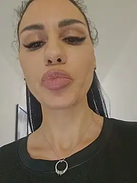Lorettelorena online show from 06-27-26, 12:22