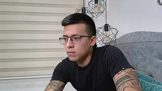 SIXXTOLOVE18 online show from 03-17-26, 08:01