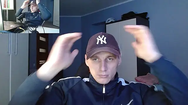 Snapshot of PoliglotJoe chatting on 10-20-25, 01:11 PoliglotJoe online show from 10-20-25, 01:11