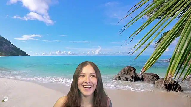 Snapshot of HannaMoom chatting on 10-15-25, 11:05 HannaMoom online show from 10-15-25, 11:05