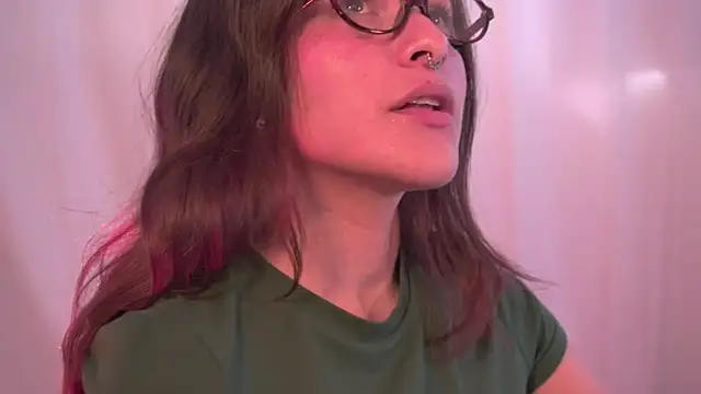 Snapshot of HannaMoom chatting on 10-24-25, 09:33 HannaMoom online show from 10-24-25, 09:33