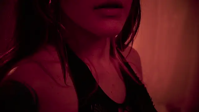 Snapshot of HannaMoom chatting on 11-18-25, 10:25 HannaMoom online show from 11-18-25, 10:25