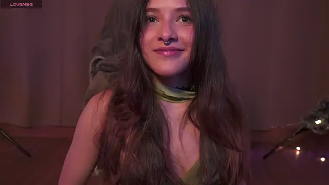 Snapshot of HannaMoom chatting on 12-15-25, 09:41 HannaMoom online show from 12-15-25, 09:41