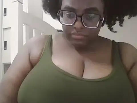 Snapshot of MissCC99 chatting on 02-11-25, 05:37 MissCC99 online show from 02-11-25, 05:37