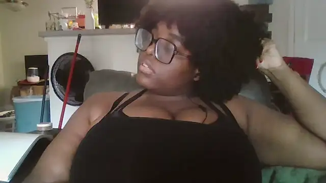 Snapshot of MissCC99 chatting on 10-06-25, 05:32 MissCC99 online show from 10-06-25, 05:32