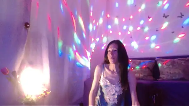 Snapshot of ElysaSun chatting on 05-17-26, 04:58 ElysaSun online show from 05-17-26, 04:58