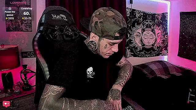 Snapshot of josh__ackerman chatting on 01-02-25, 10:48 josh ackerman online show from 01-02-25, 10:48