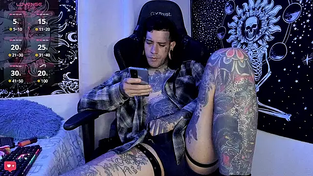 Snapshot of josh__ackerman chatting on 01-24-25, 06:35 josh ackerman online show from 01-24-25, 06:35