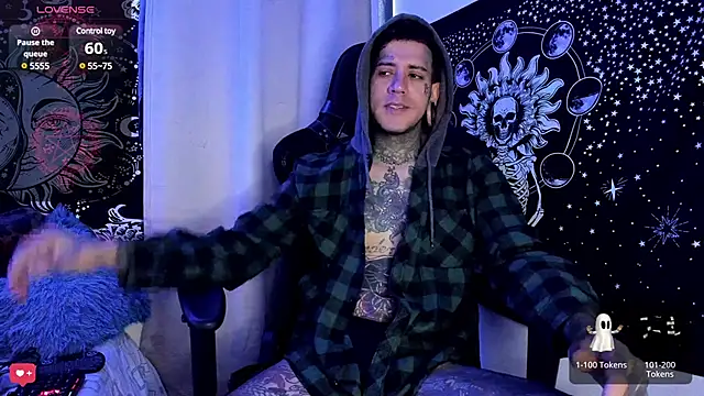 Snapshot of josh__ackerman chatting on 01-27-25, 08:39 josh ackerman online show from 01-27-25, 08:39