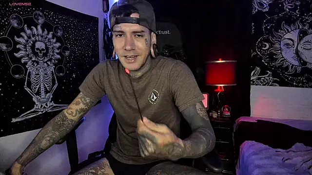 Snapshot of josh__ackerman chatting on 03-11-25, 11:48 josh ackerman online show from 03-11-25, 11:48