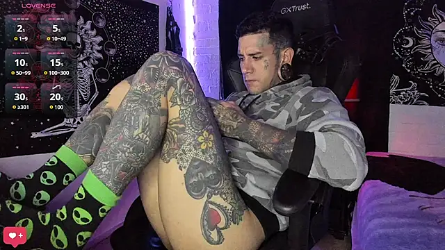 Snapshot of josh__ackerman chatting on 03-18-25, 04:15 josh ackerman online show from 03-18-25, 04:15