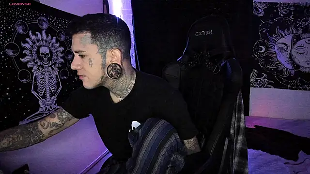 Snapshot of josh__ackerman chatting on 03-21-25, 08:29 josh ackerman online show from 03-21-25, 08:29