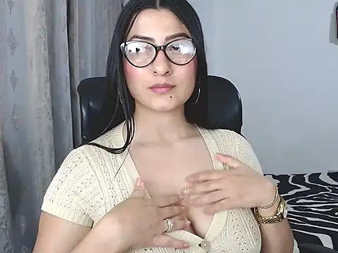 SavannaEvans001 online show from 03-10-26, 04:06