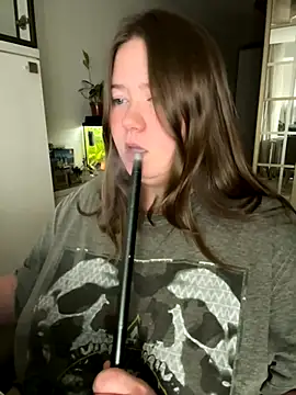 Snapshot of remirann_ chatting on 12-06-24, 08:51 remirann online show from 12-06-24, 08:51