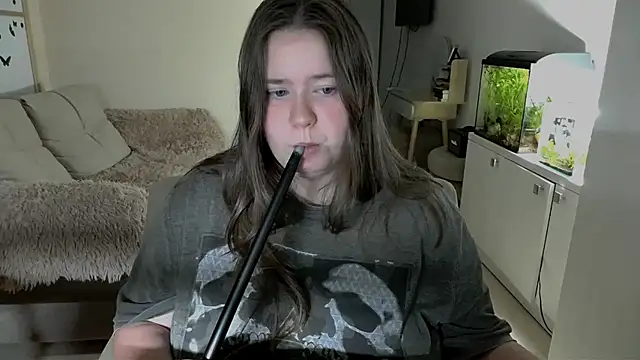 Snapshot of remirann_ chatting on 03-03-25, 06:33 remirann online show from 03-03-25, 06:33