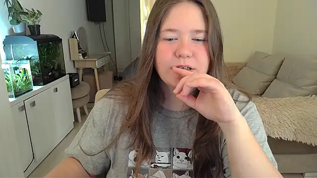 Snapshot of remirann_ chatting on 03-18-25, 07:41 remirann online show from 03-18-25, 07:41