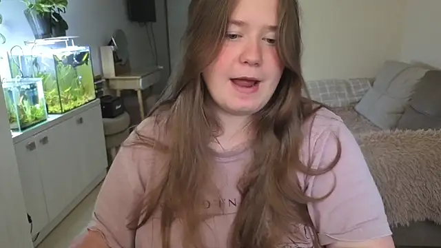 Snapshot of remirann_ chatting on 10-06-25, 11:29 remirann online show from 10-06-25, 11:29