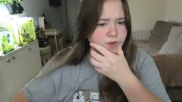 Snapshot of remirann_ chatting on 12-19-25, 12:45 remirann online show from 12-19-25, 12:45