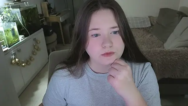 Snapshot of remirann_ chatting on 03-10-26, 03:50 remirann online show from 03-10-26, 03:50