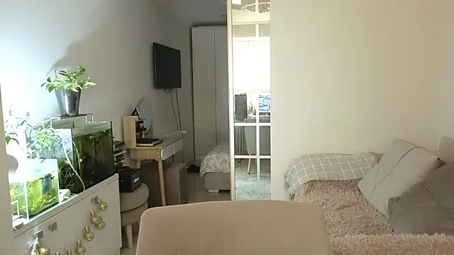 Snapshot of remirann_ chatting on 03-18-26, 01:47 remirann online show from 03-18-26, 01:47