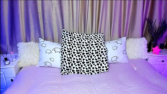 Snapshot of LilyStarlight chatting on 09-21-25, 03:41 LilyStarlight online show from 09-21-25, 03:41