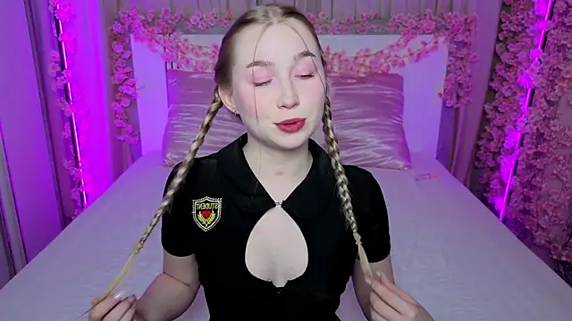 LilyStarlight online show from 06-21-26, 04:04