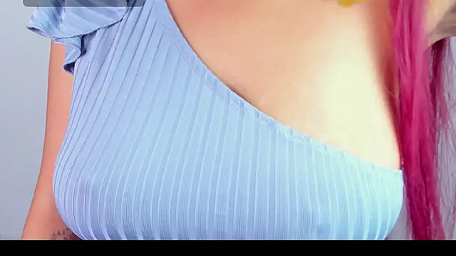 Snapshot of MaiaPetitte_ chatting on 12-03-25, 12:40 MaiaPetitte online show from 12-03-25, 12:40