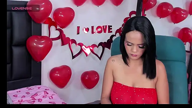 Snapshot of MaiaPetitte_ chatting on 02-15-26, 12:18 MaiaPetitte online show from 02-15-26, 12:18