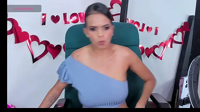 Snapshot of MaiaPetitte_ chatting on 02-16-26, 11:56 MaiaPetitte online show from 02-16-26, 11:56