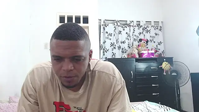 Snapshot of hot_and_naughty_latin chatting on 03-06-25, 10:41 hot and naughty latin online show from 03-06-25, 10:41