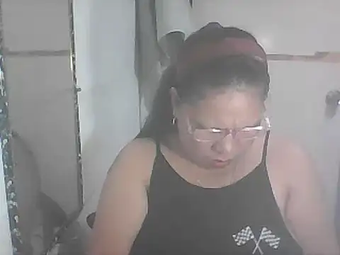 Snapshot of hotwet_mama4uxx chatting on 03-05-25, 02:23 hotwet mama4uxx online show from 03-05-25, 02:23