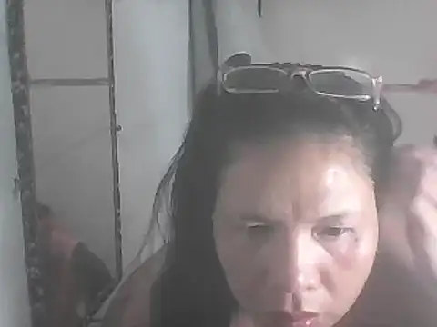 Snapshot of hotwet_mama4uxx chatting on 03-05-25, 05:29 hotwet mama4uxx online show from 03-05-25, 05:29