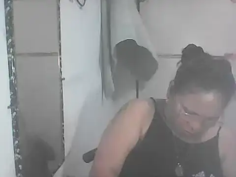 Snapshot of hotwet_mama4uxx chatting on 03-06-25, 08:30 hotwet mama4uxx online show from 03-06-25, 08:30