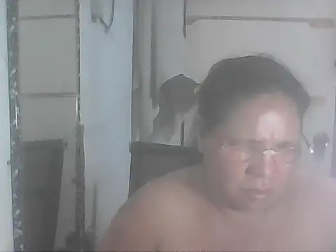 Snapshot of hotwet_mama4uxx chatting on 10-28-25, 04:05 hotwet mama4uxx online show from 10-28-25, 04:05
