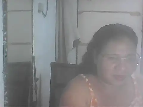 Snapshot of hotwet_mama4uxx chatting on 11-11-25, 02:28 hotwet mama4uxx online show from 11-11-25, 02:28