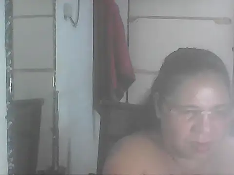 Snapshot of hotwet_mama4uxx chatting on 11-13-25, 12:15 hotwet mama4uxx online show from 11-13-25, 12:15
