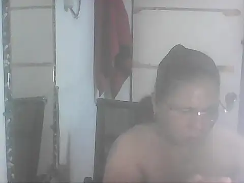 Snapshot of hotwet_mama4uxx chatting on 11-17-25, 02:45 hotwet mama4uxx online show from 11-17-25, 02:45