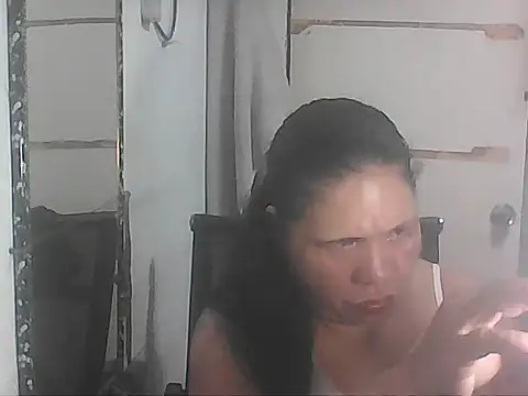 Snapshot of hotwet_mama4uxx chatting on 11-22-25, 12:37 hotwet mama4uxx online show from 11-22-25, 12:37
