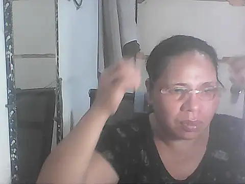 Snapshot of hotwet_mama4uxx chatting on 11-24-25, 11:32 hotwet mama4uxx online show from 11-24-25, 11:32